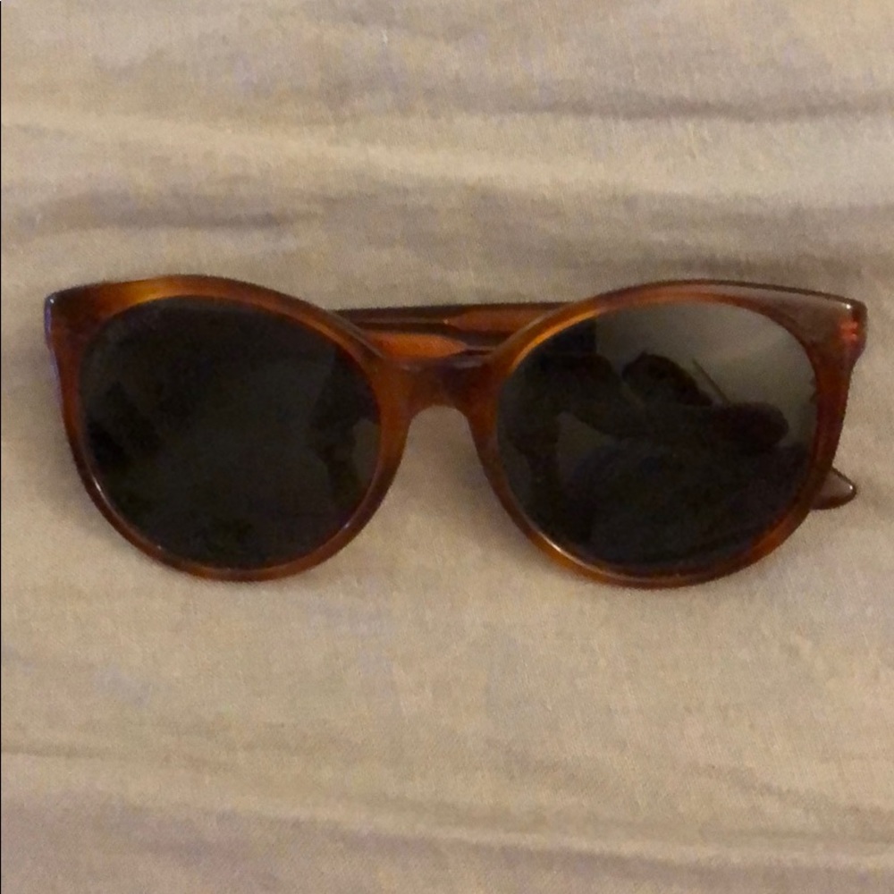GUCCI Sunglasses in Amber, purchased in 🇮🇹